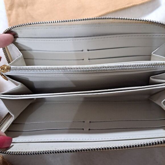 Authentic Louis Vuitton Vernis Enamal Patent Leather Zip Around Wallet - Picture 5 of 16